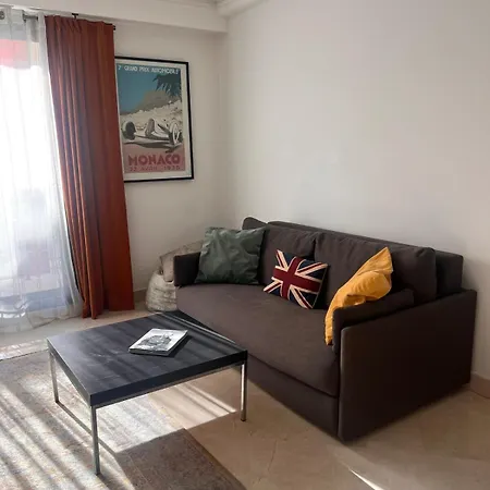 Spacious With The Balcony In Heart Of Apartment